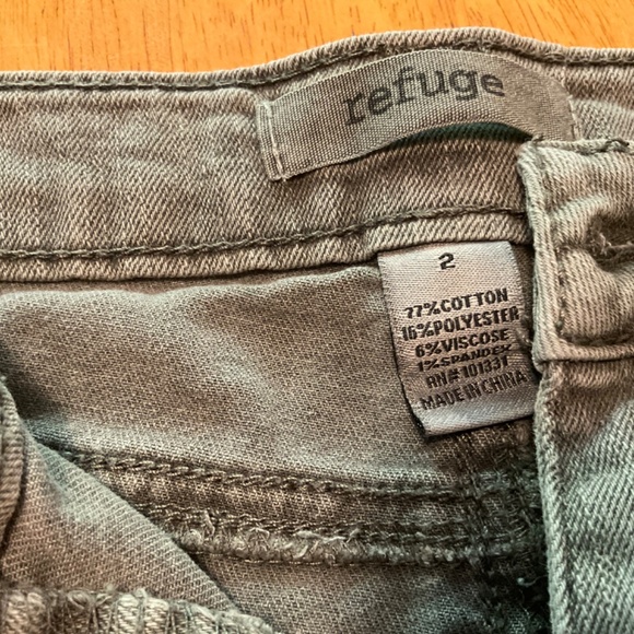 Refuge gray denim cutoff shorts size 2 - Picture 3 of 4